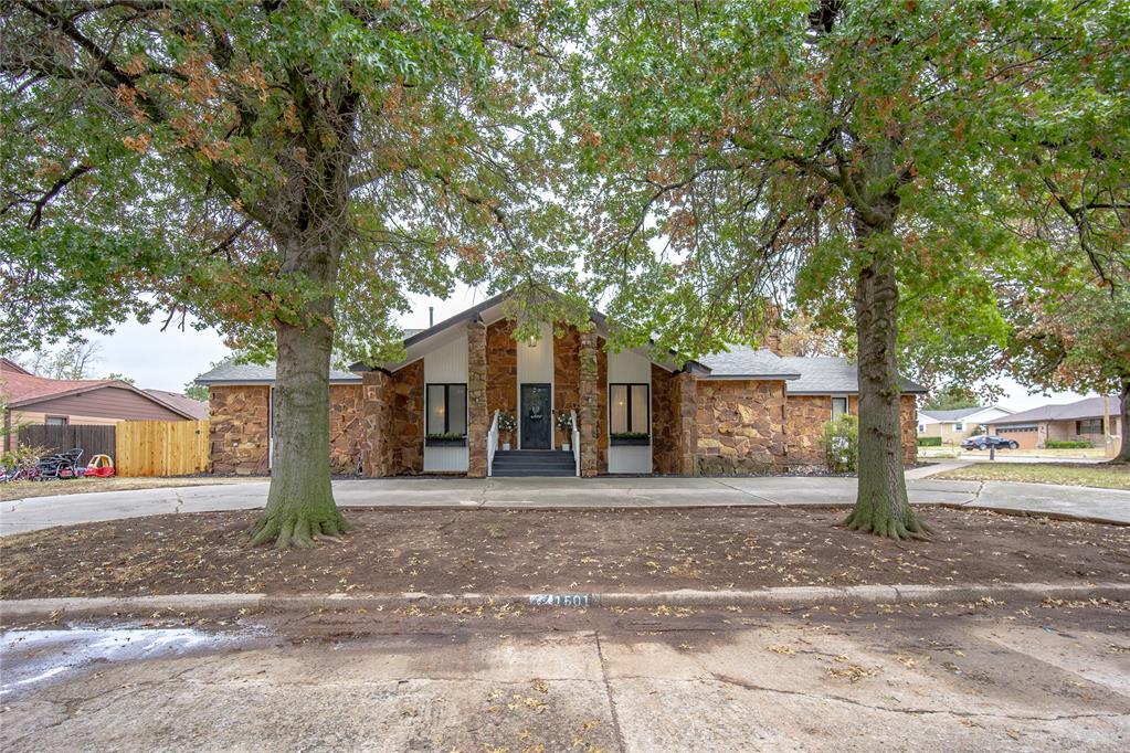 1501 W Hickory Street — photo