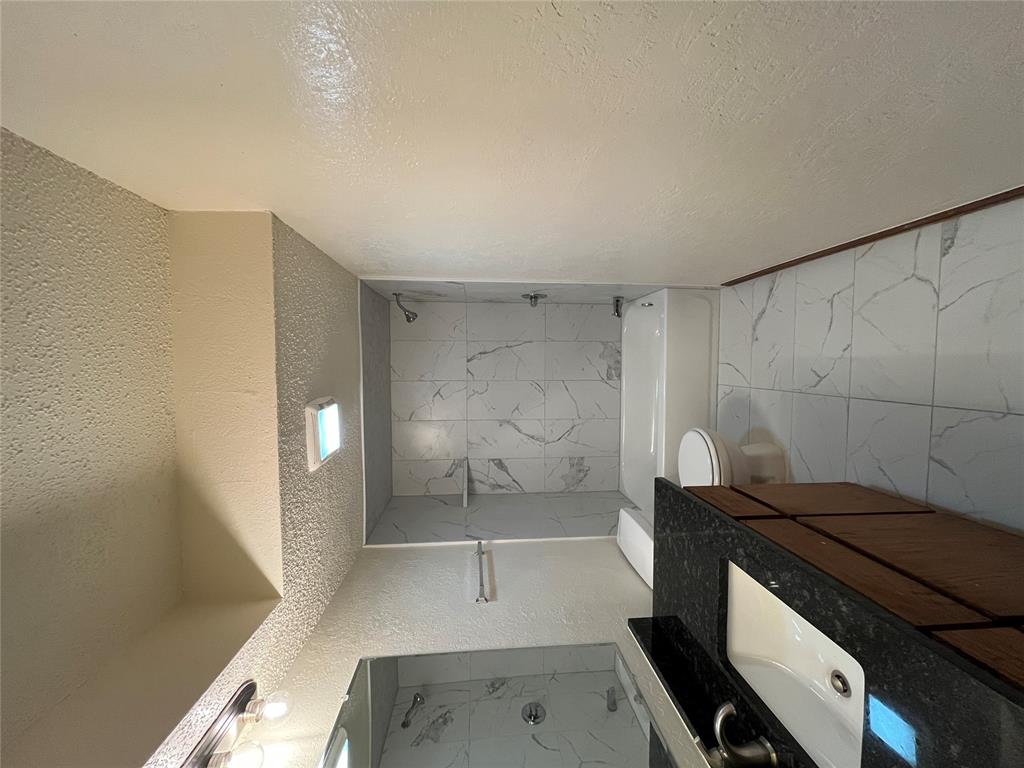 233 Chalmette Drive Unit C — photo