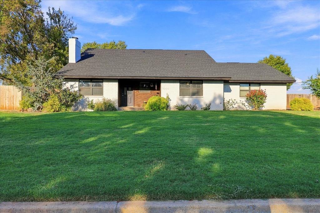 1009 Mac Drive — photo