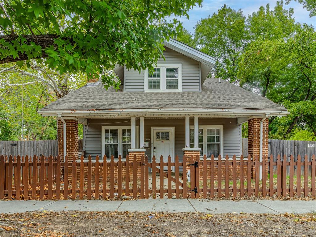 204 W Wallace Street — photo