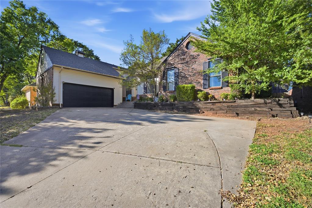 2301 Woodford Way — photo