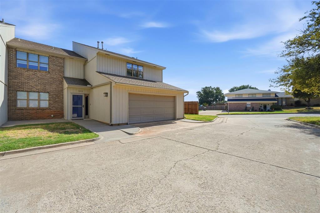 1011 Mockingbird Lane — photo