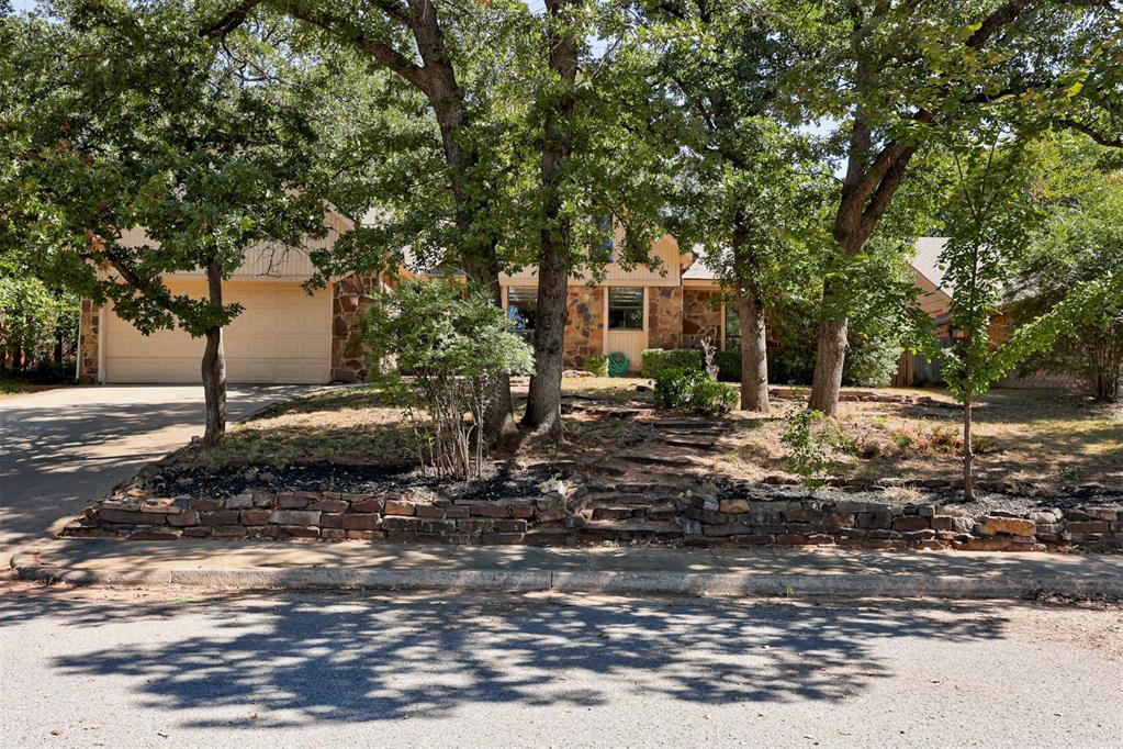 2104 Raintree Road — photo