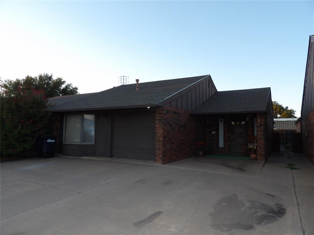 2122 Camelot Drive — photo