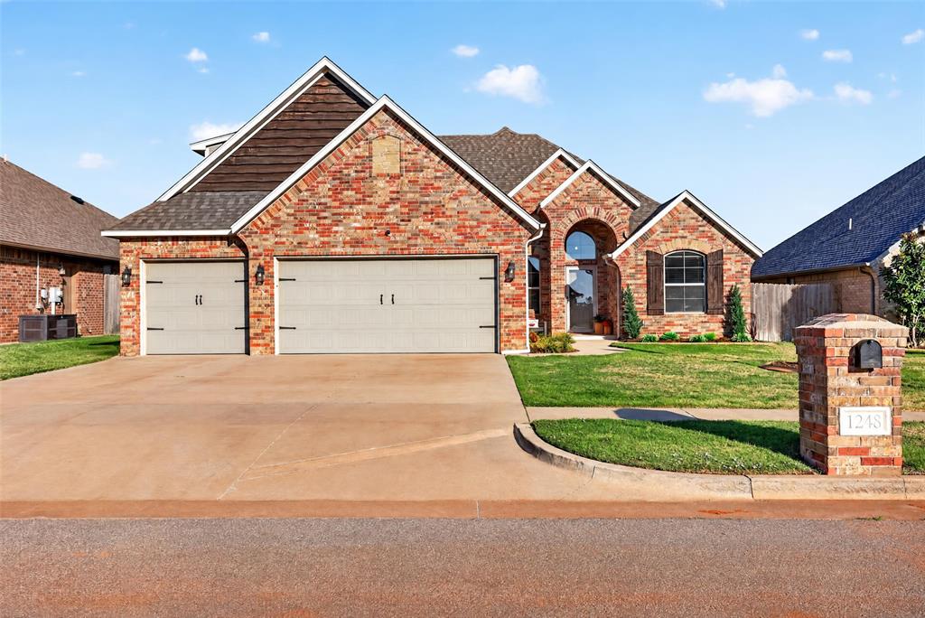 1248 Auburn Circle — photo