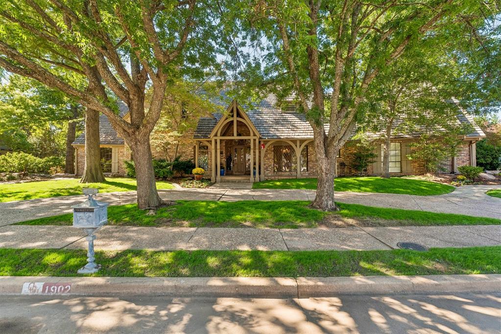 1902 Pin Oak Circle — photo