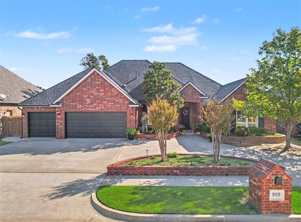 909 Corbett Drive — photo