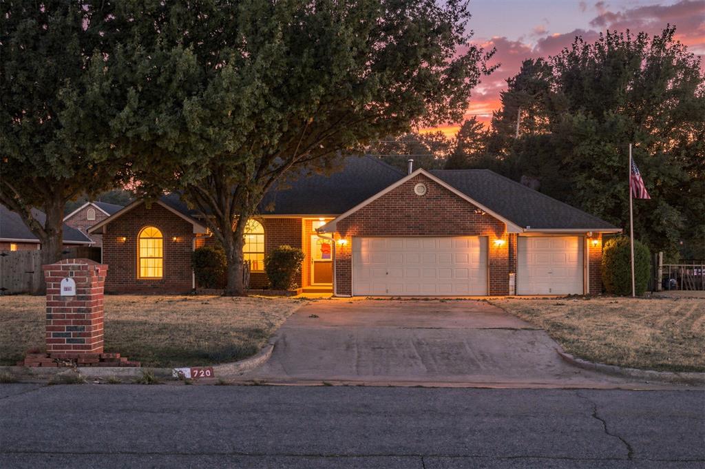 720 Parkwoods Drive — photo