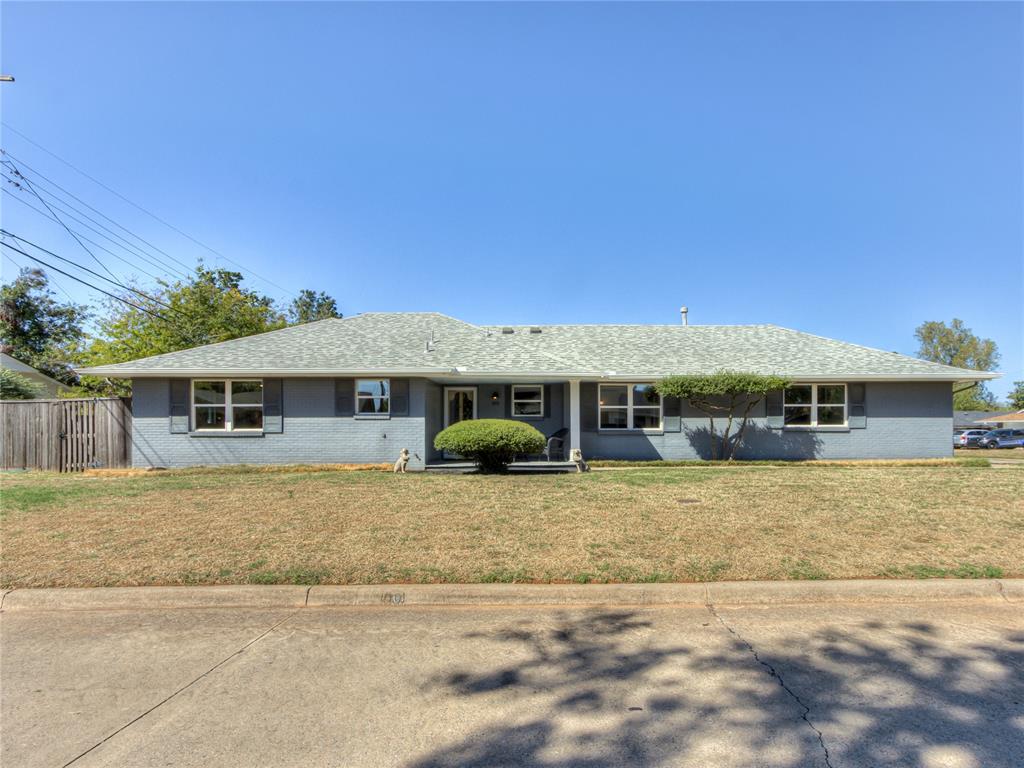 1001 W Woodcrest Drive — photo
