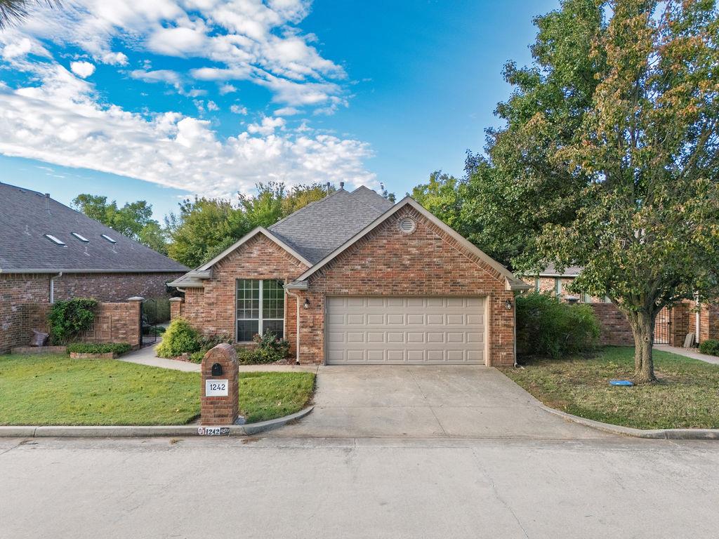 1242 Augusta Court — photo