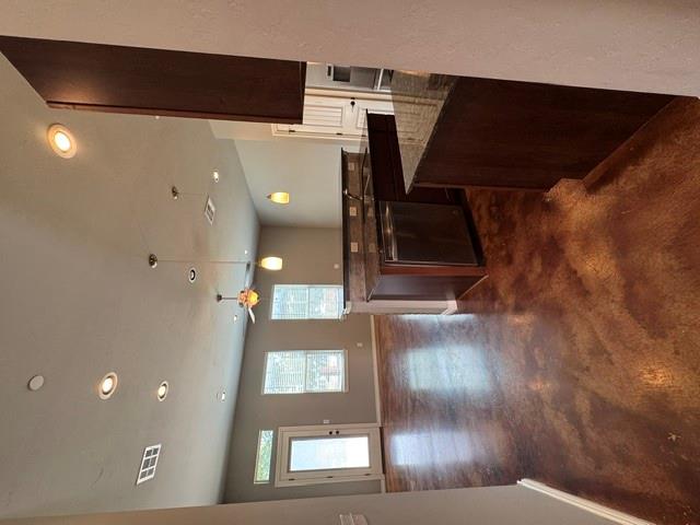 587 S Fretz Avenue — photo