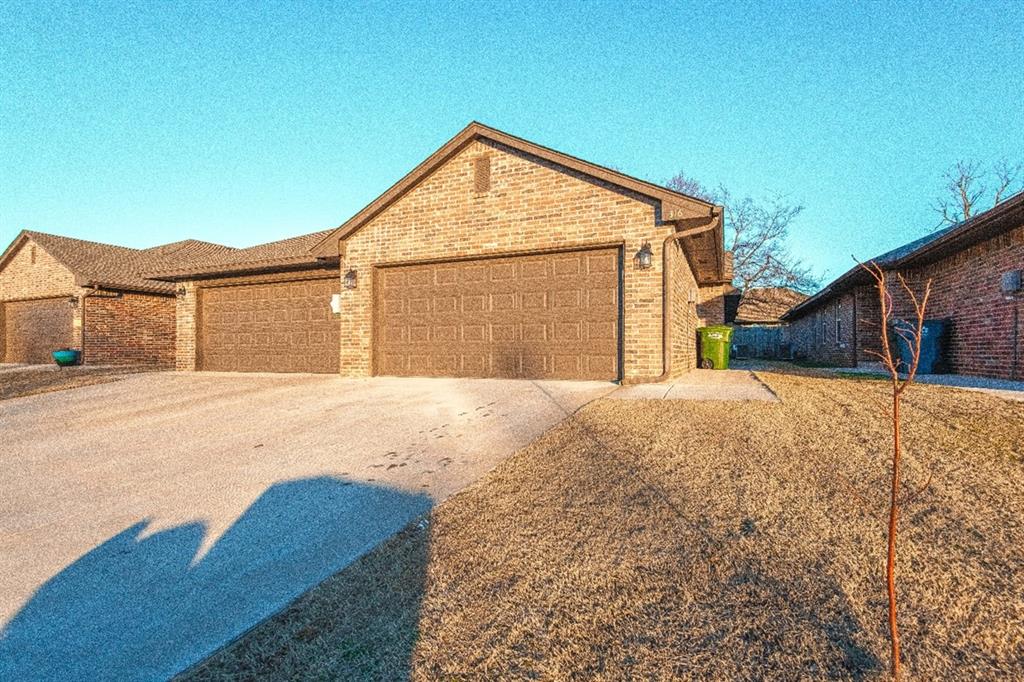 316 Chalk Hill Court — photo