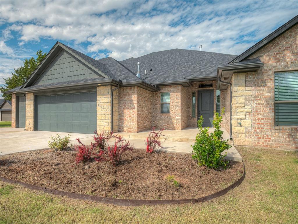 9070 Oak Tree Circle — photo