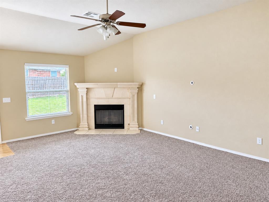 Home in Moore, OK 73160 — photo 2