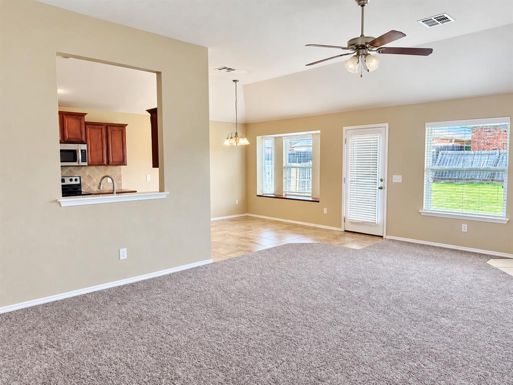Home in Moore, OK 73160 — photo 3