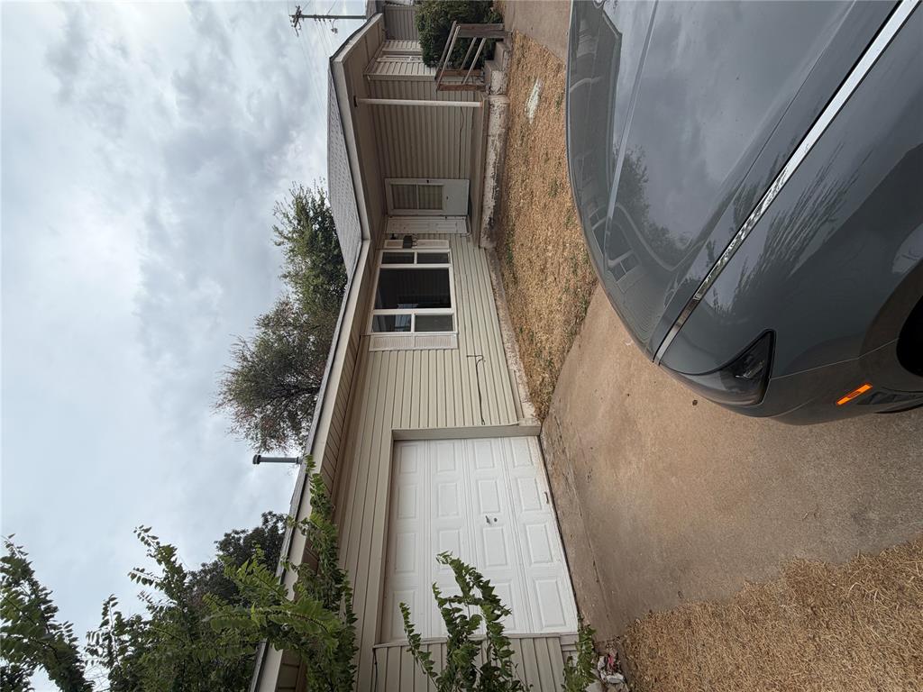 1612 Vickie Drive — photo