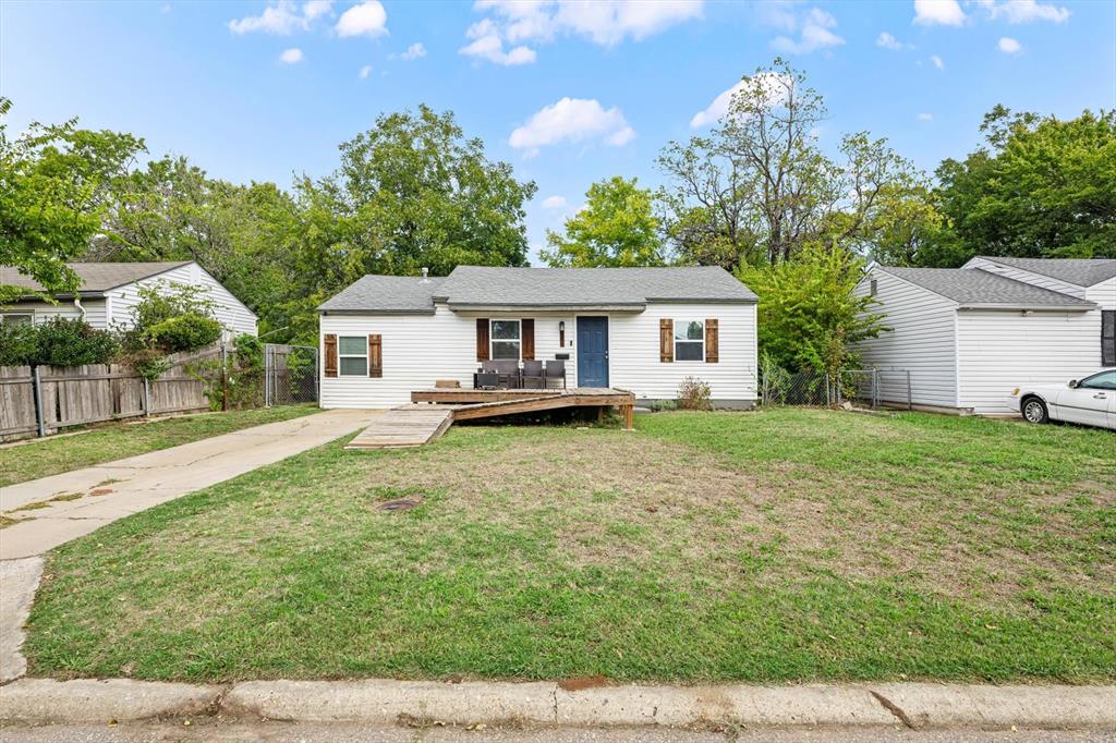 605 Foster Place — photo