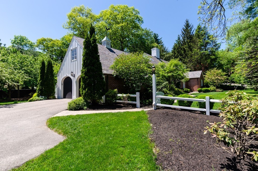 2 Ridgeway Road, Wellesley, MA 02481