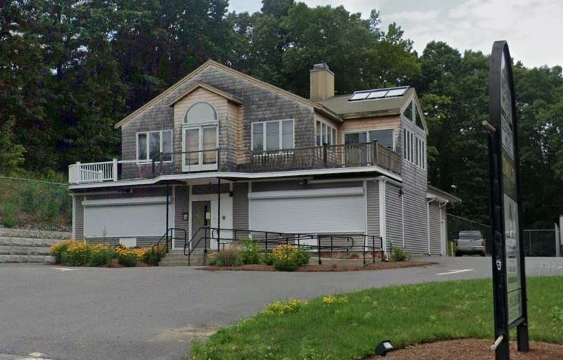 255 Turnpike Rd — photo
