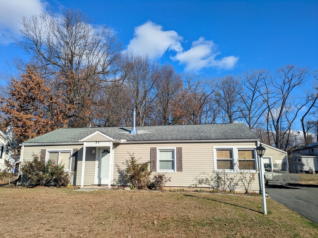 71 Lancashire Road, Springfield MA 01104
