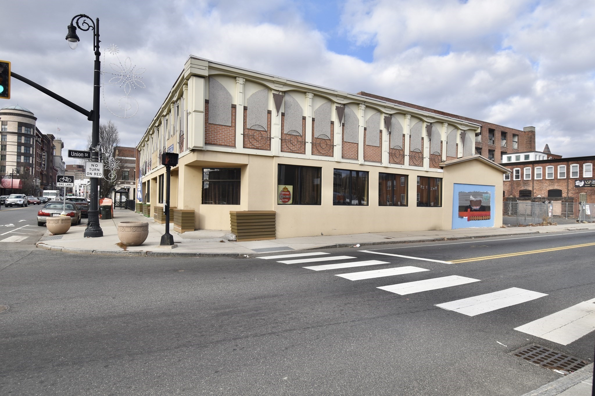 1021 Main St — photo