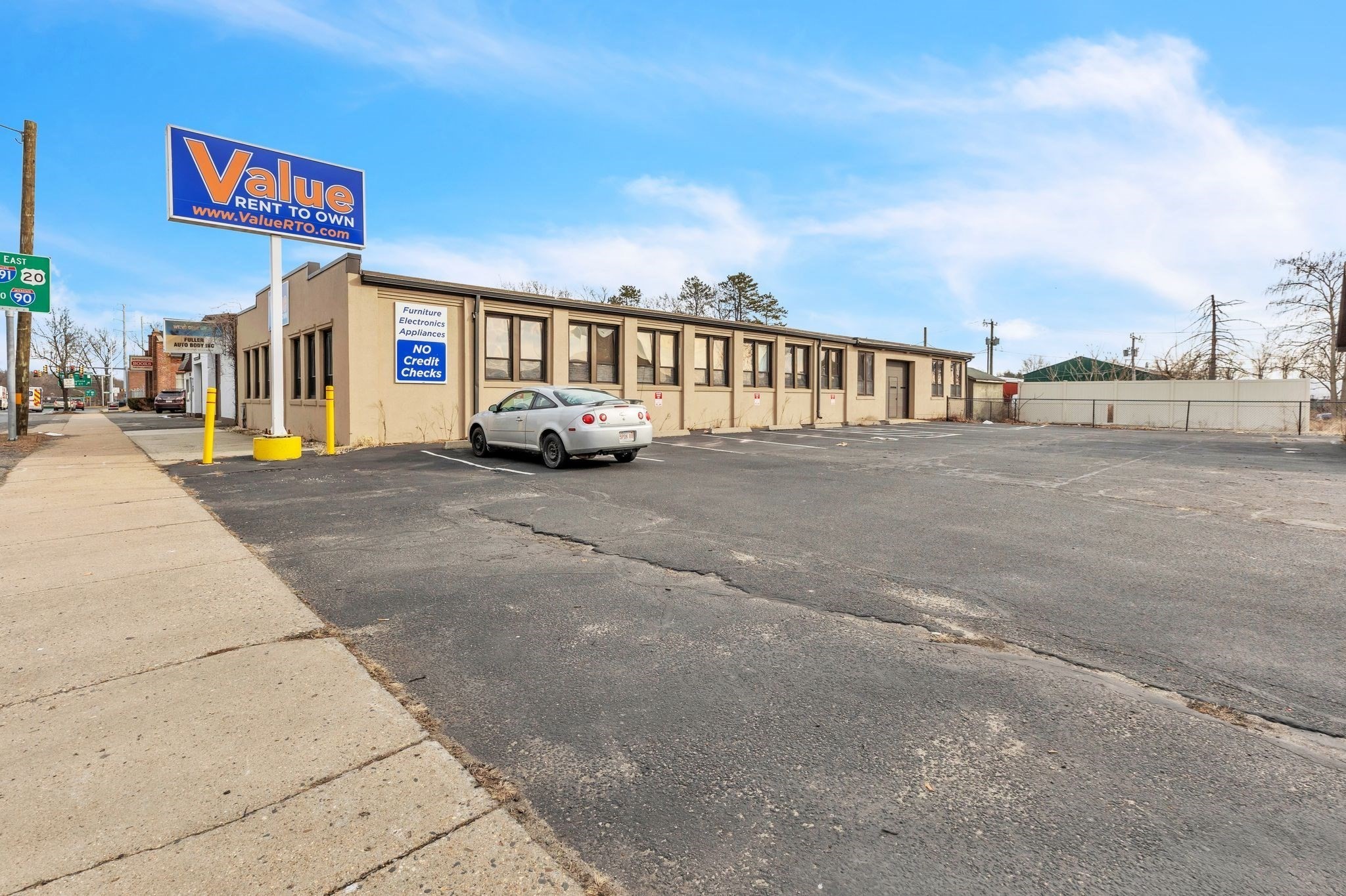 785 Page Blvd — photo