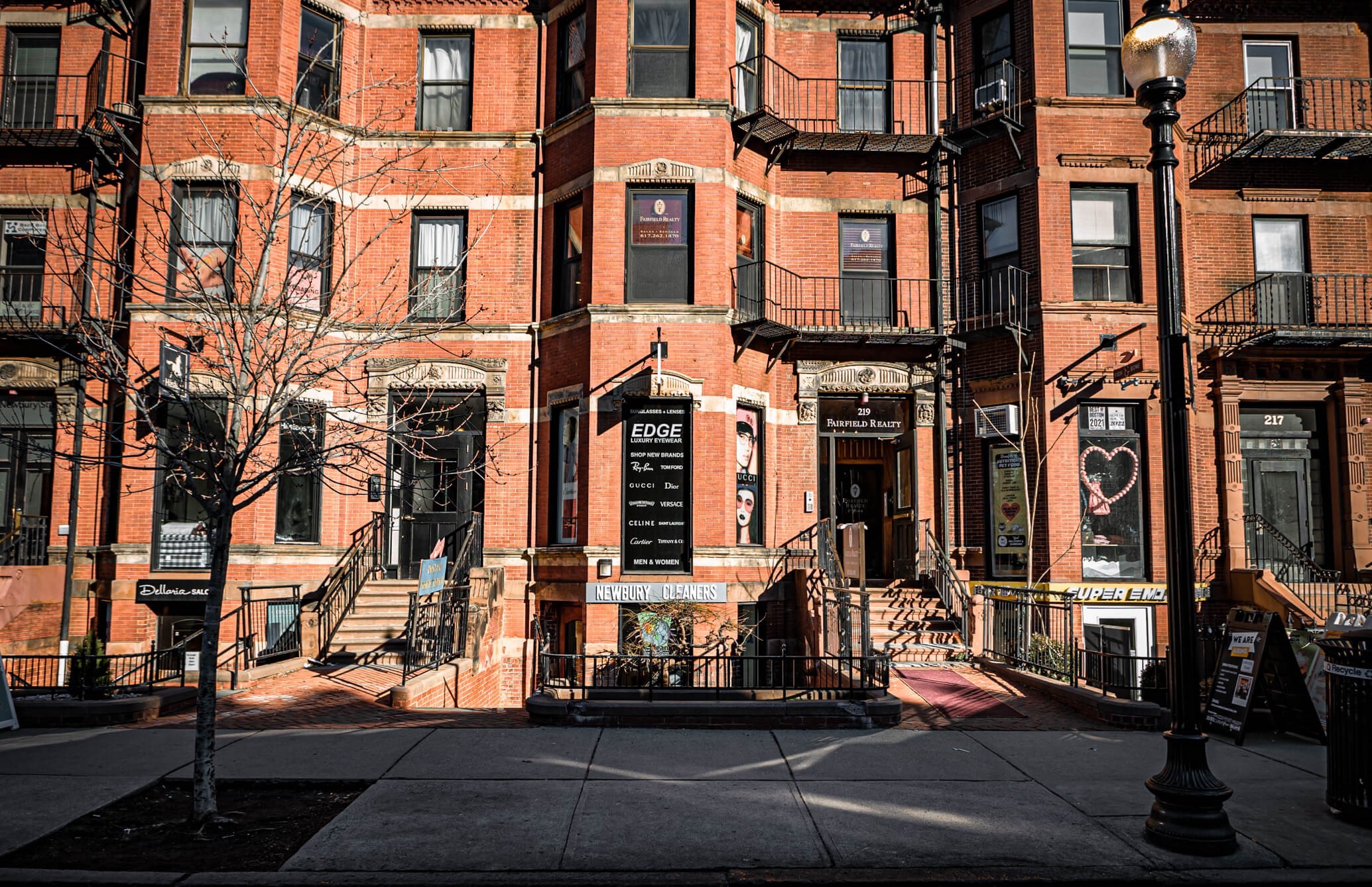 219 Newbury St — photo