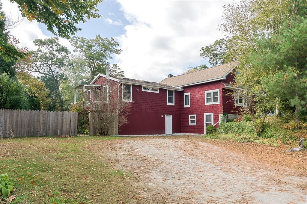 19 Black Point Road, Webster, MA 01570