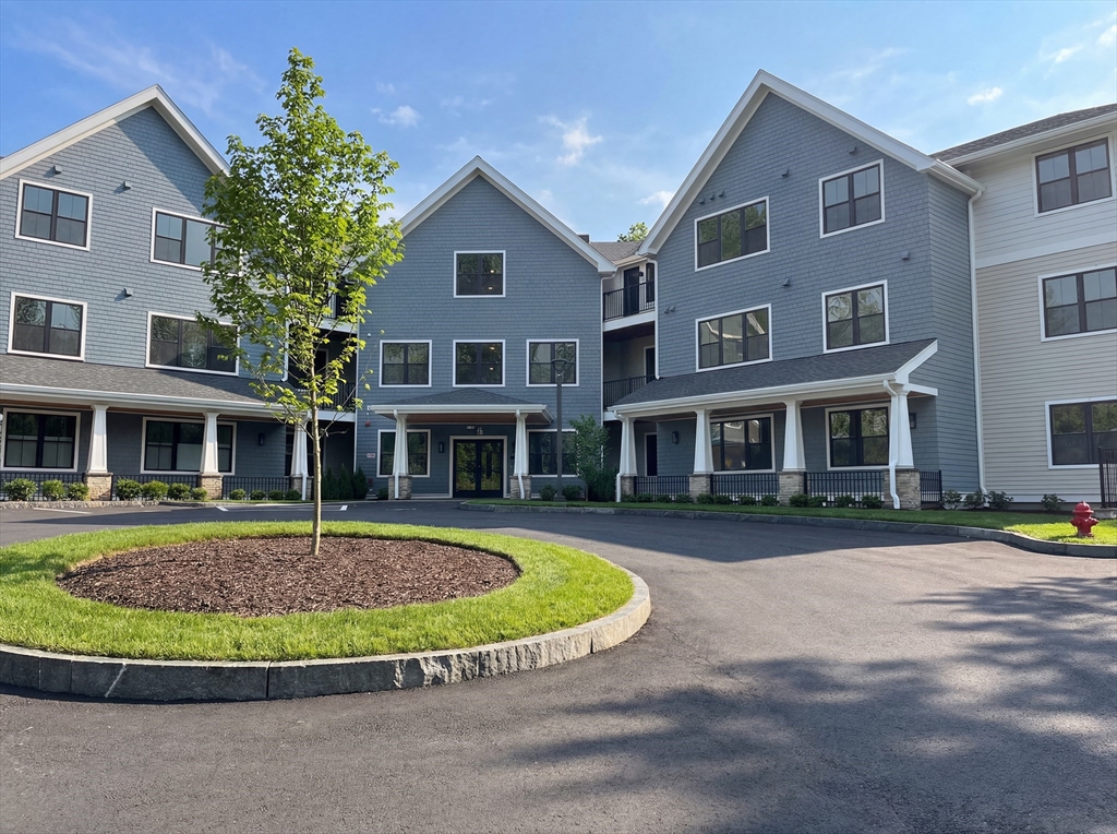 16 Stearns Road #101, Wellesley, MA 02482