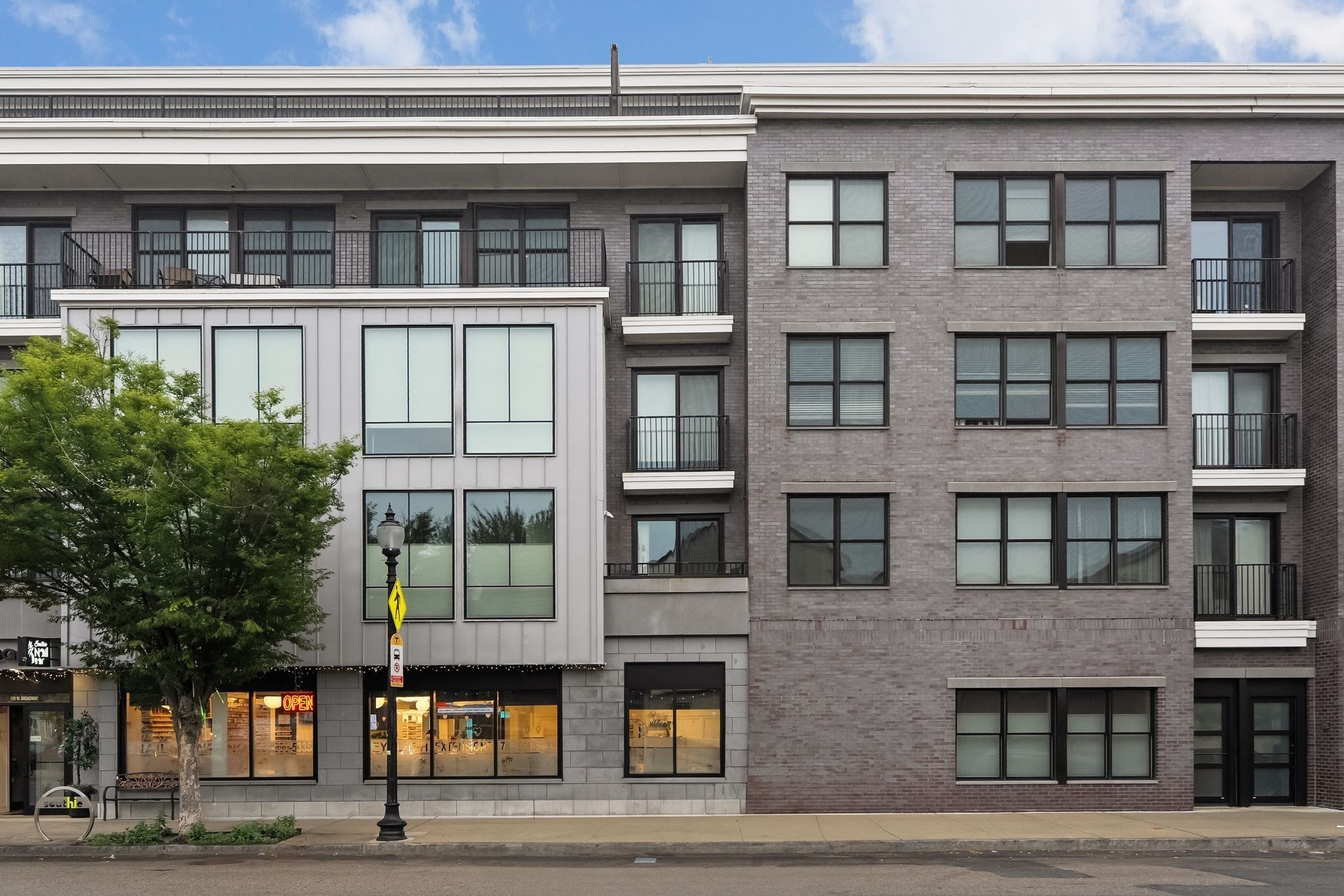 150 W. Broadway #418 — photo