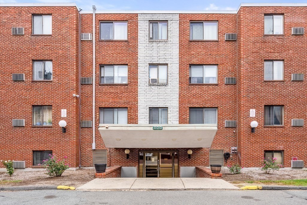 800 Governors Dr # 7 — photo