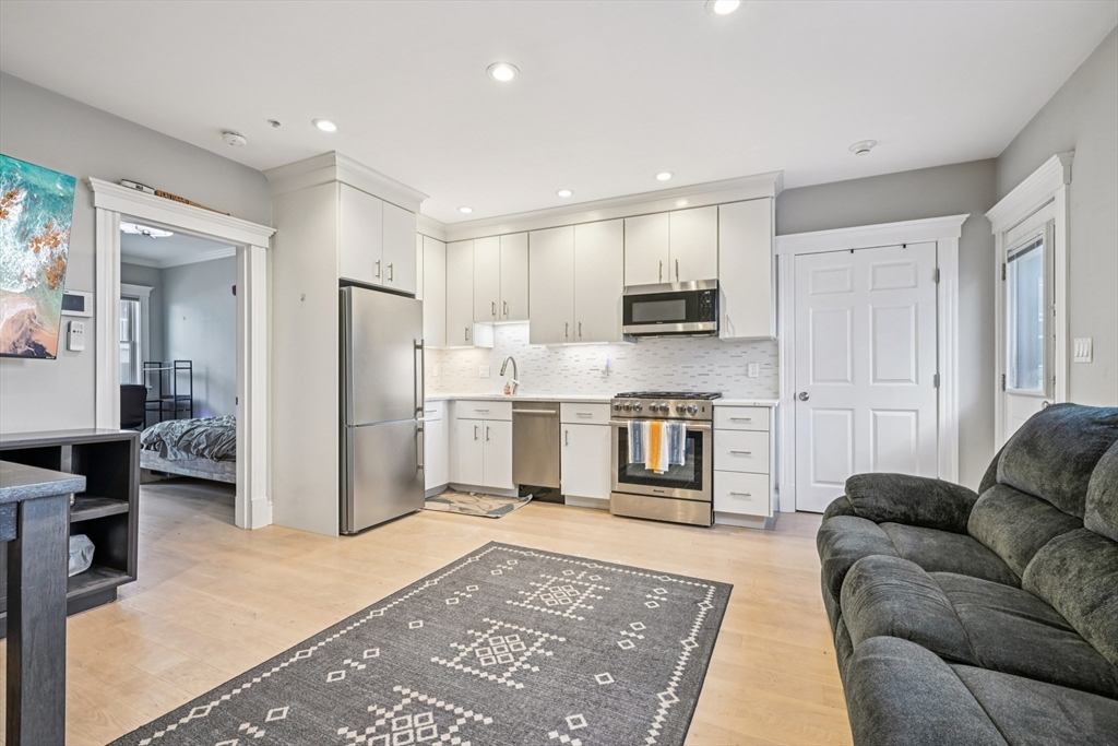 600 Shirley # 4 — photo