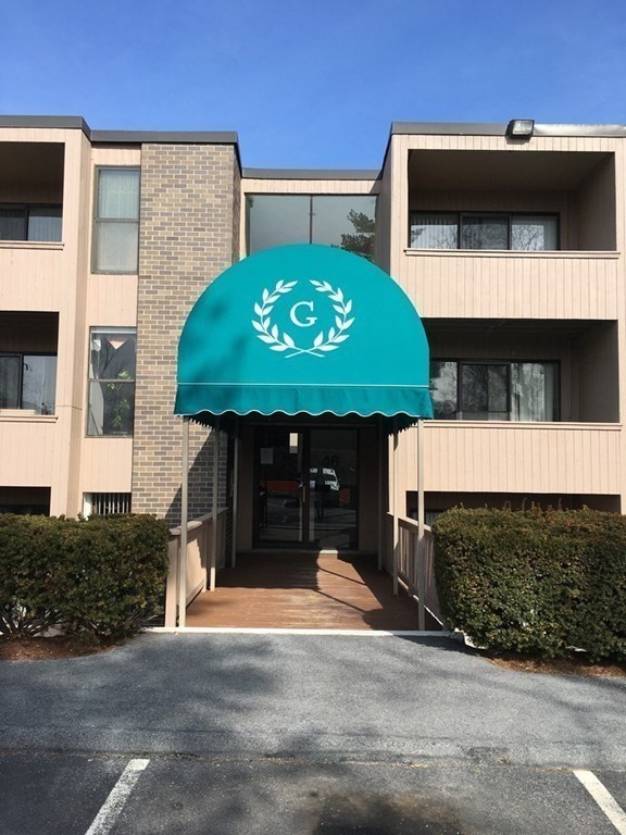 44 Shrewsbury Green Dr # B — photo