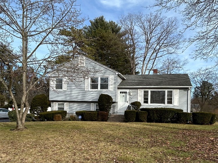 63 Meadowlark Dr — photo