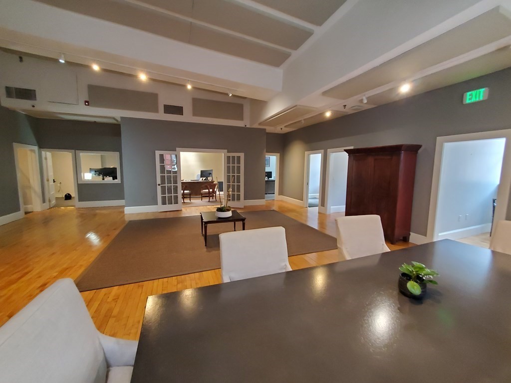 323 Newbury Street — photo