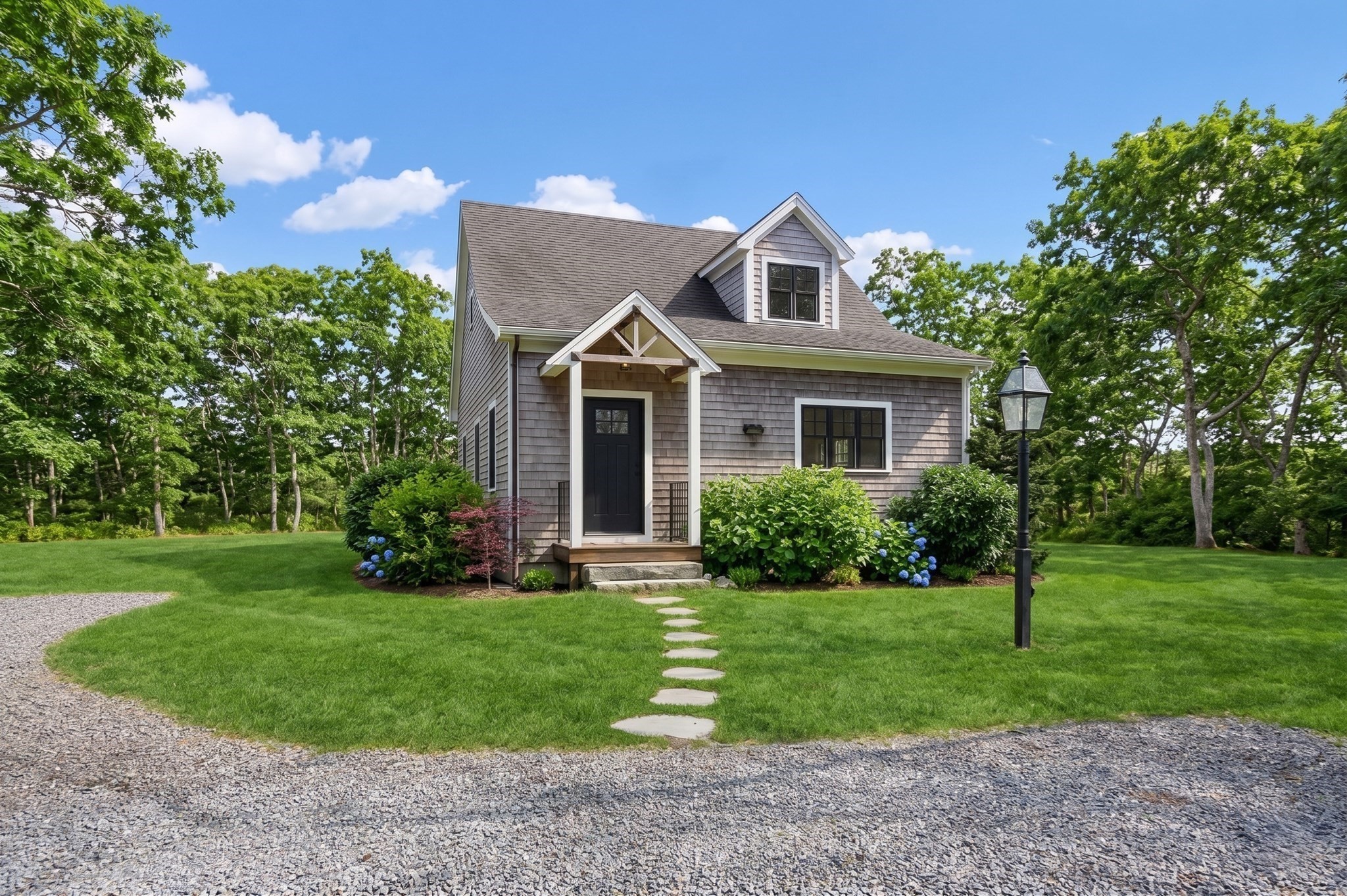 114 Meetinghouse Way — photo