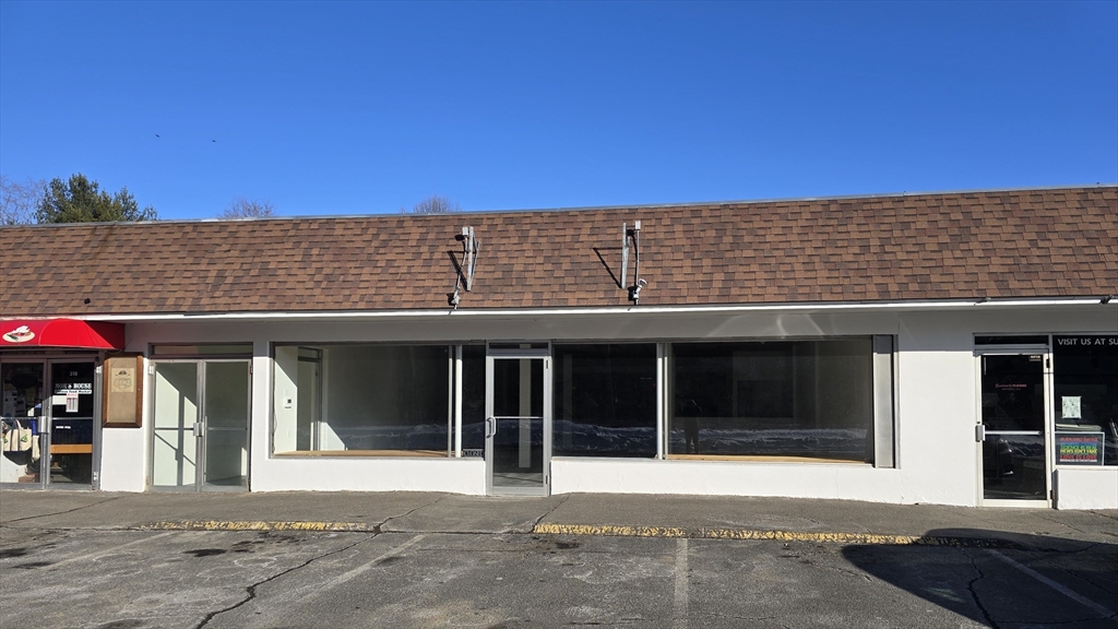 320 College Street — photo