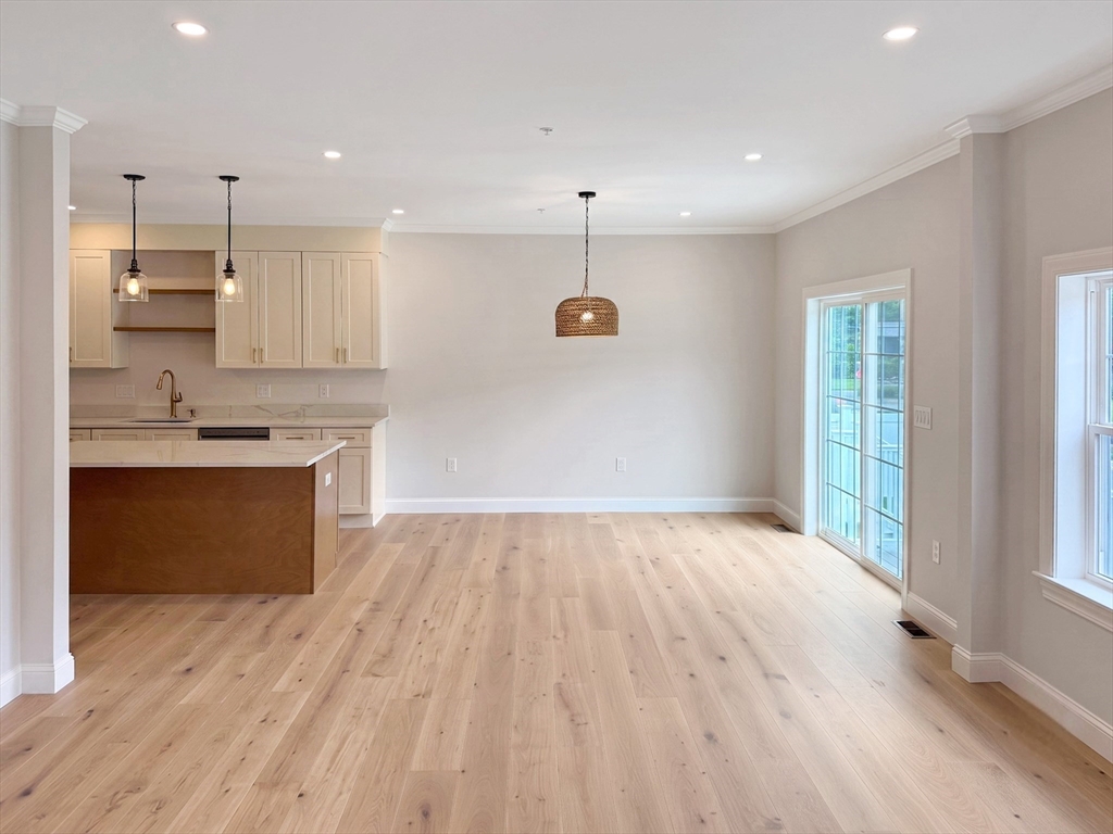 3 Whitman Circle #3 — photo