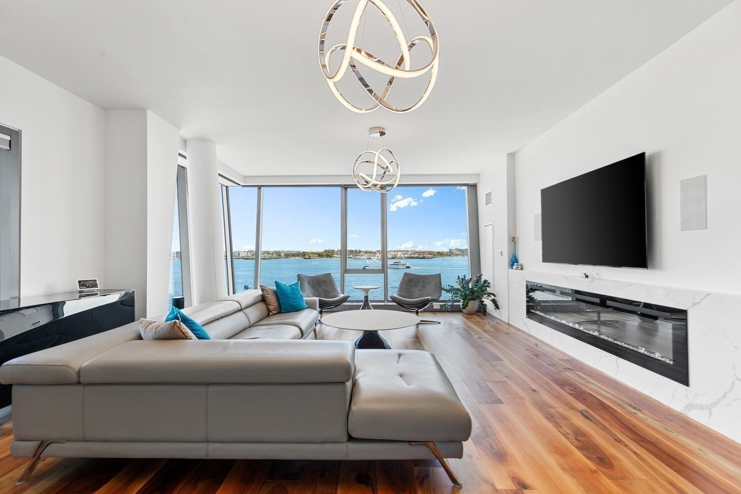 300 Pier 4 Blvd #5C — photo