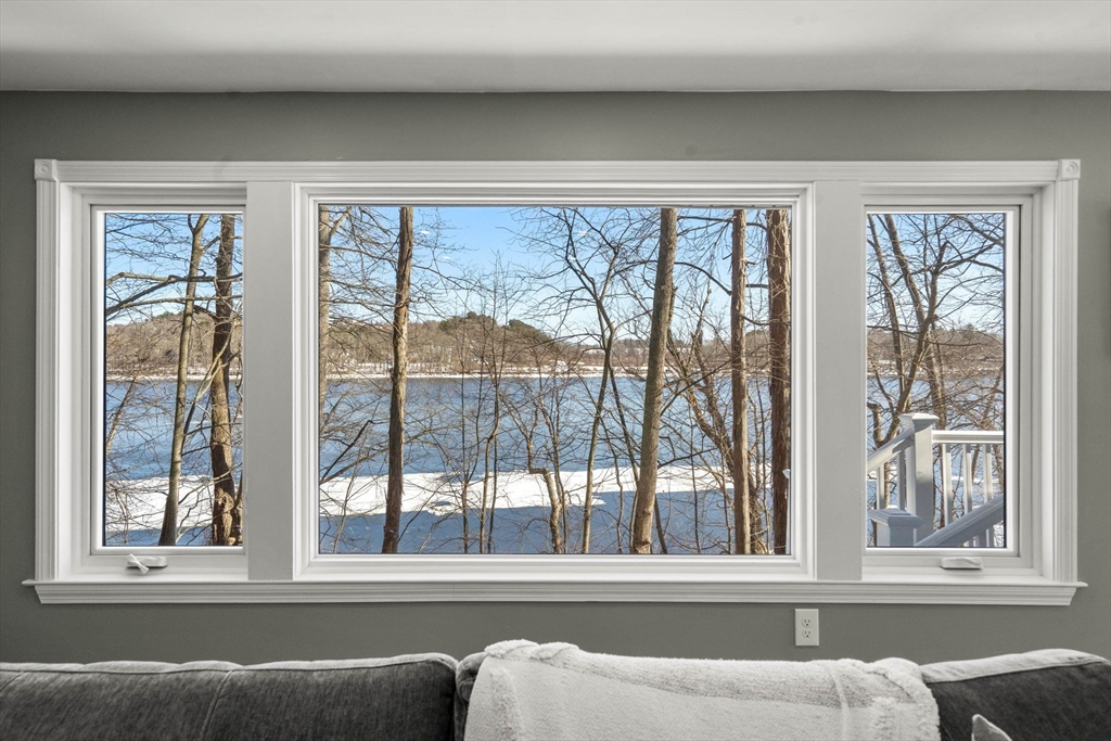 25 River Road, Merrimac, MA 01860