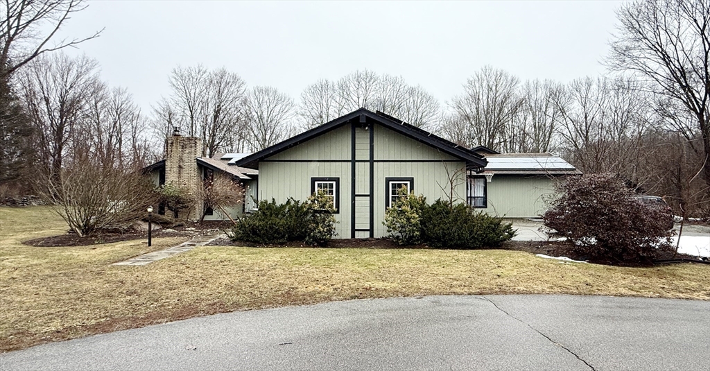 39 Lyons Road, Dudley, MA 01571
