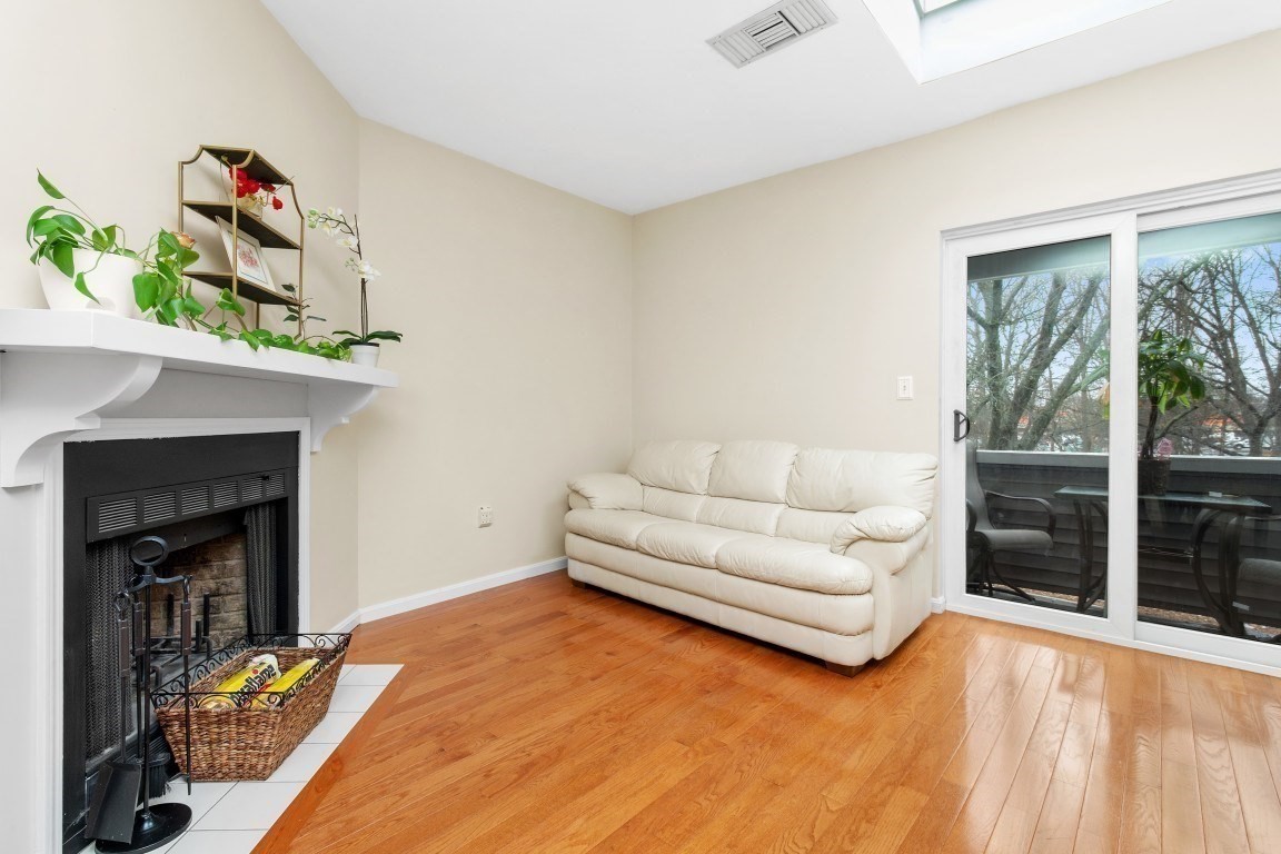 1210 Vfw Pkwy #12 — photo