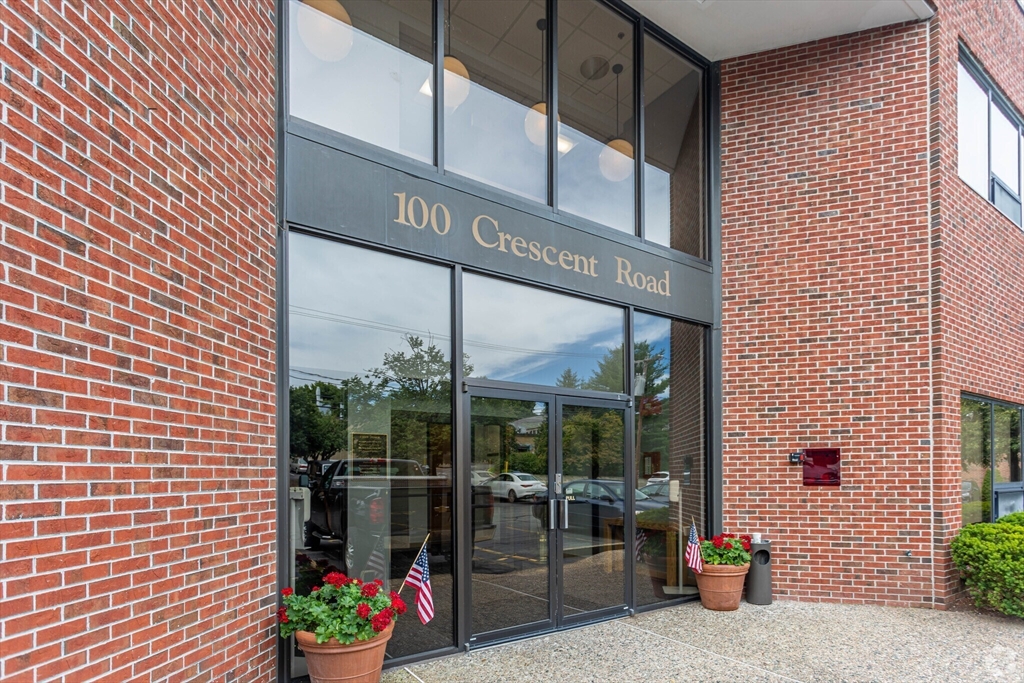 100 Crescent Road #1B — photo