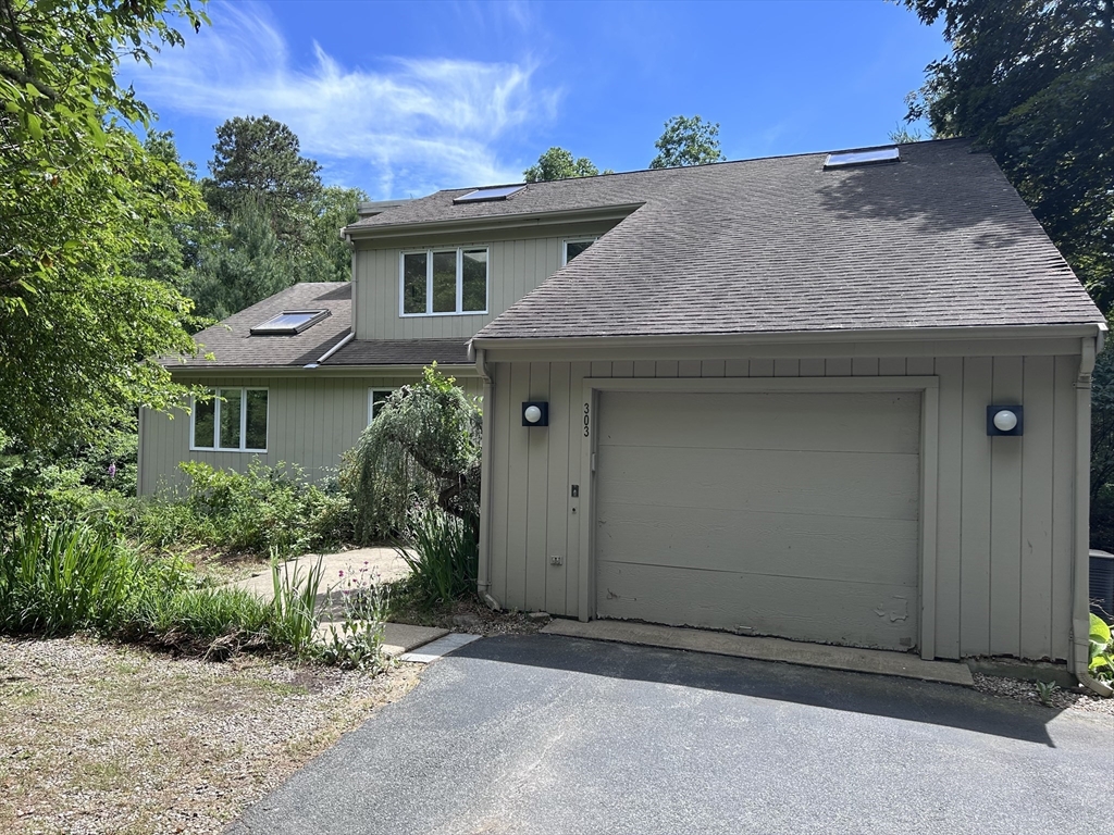 303 Turtleback Rd — photo