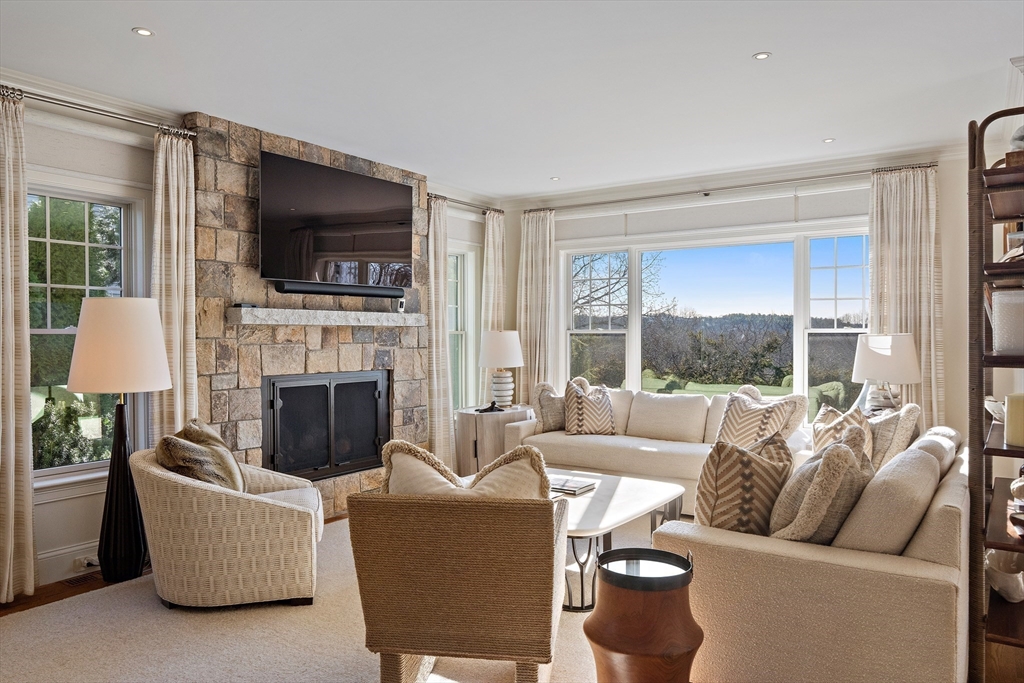 56 Crescent Road #56, Needham, MA 02494