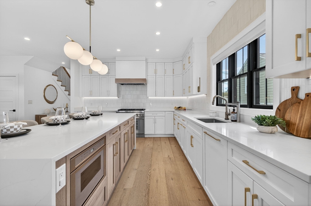71 Cloverdale Road, Newton, MA 02461
