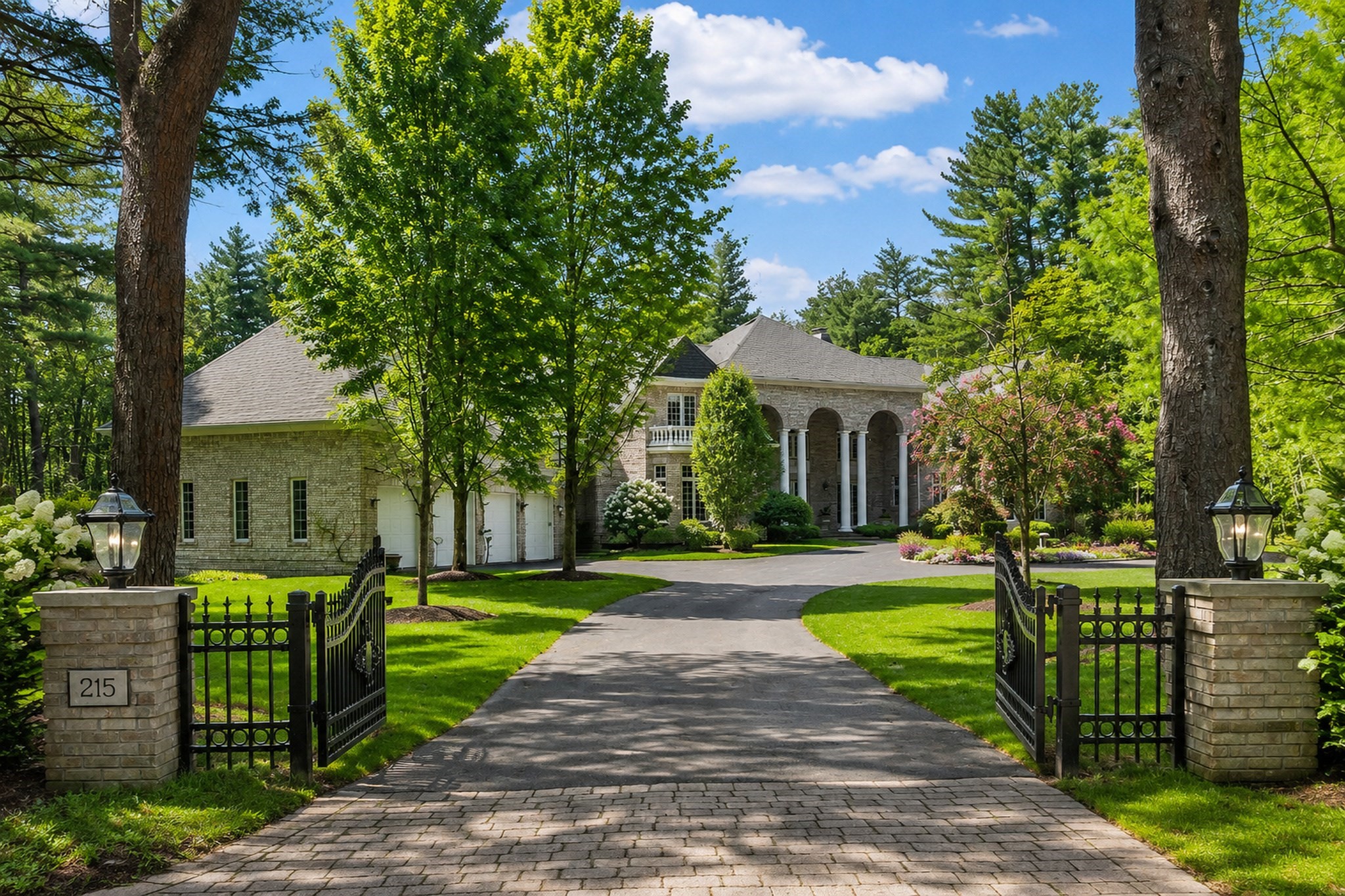 215 Monument Farm Rd — photo