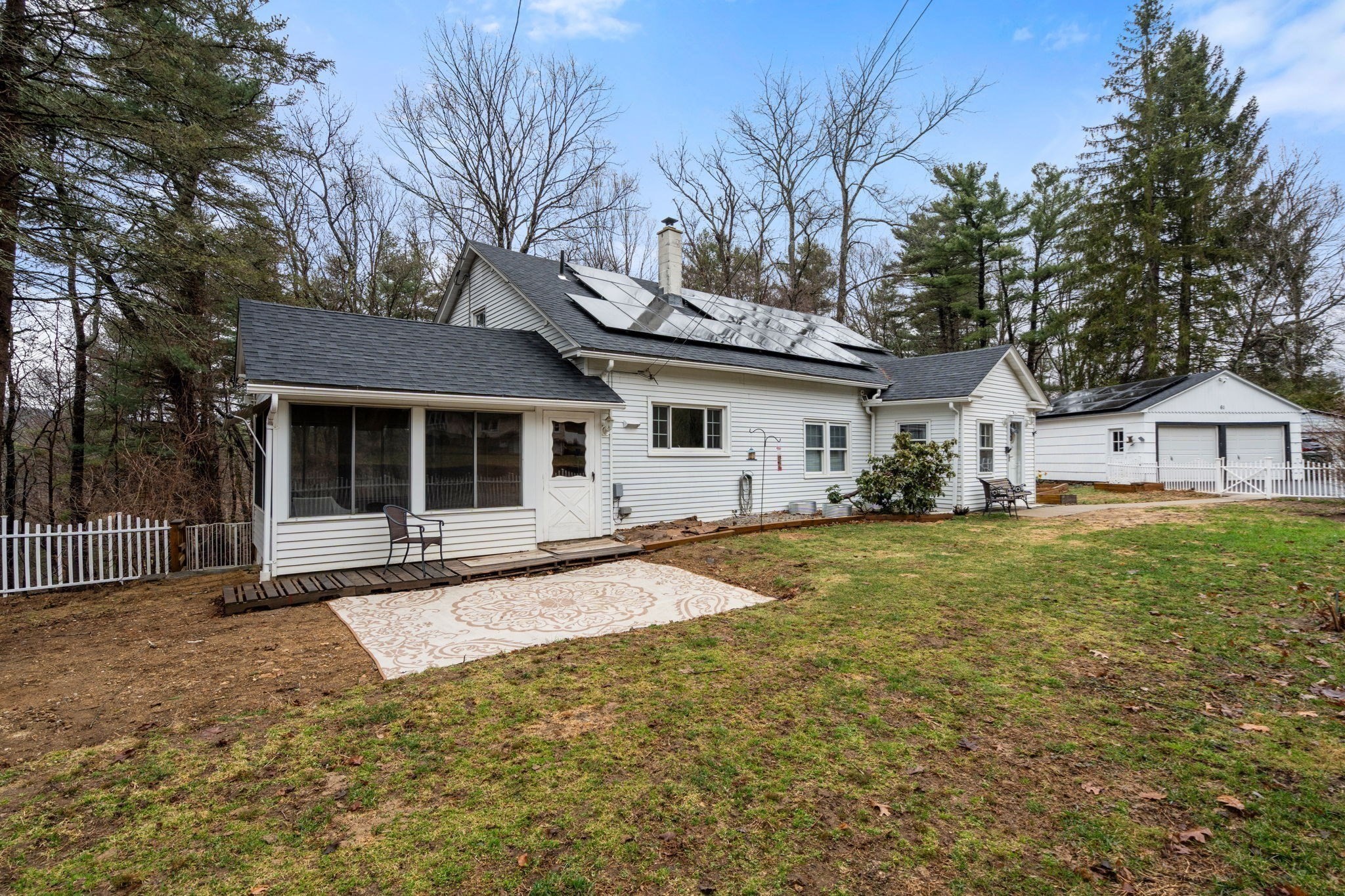 61 E Brimfield Rd — photo