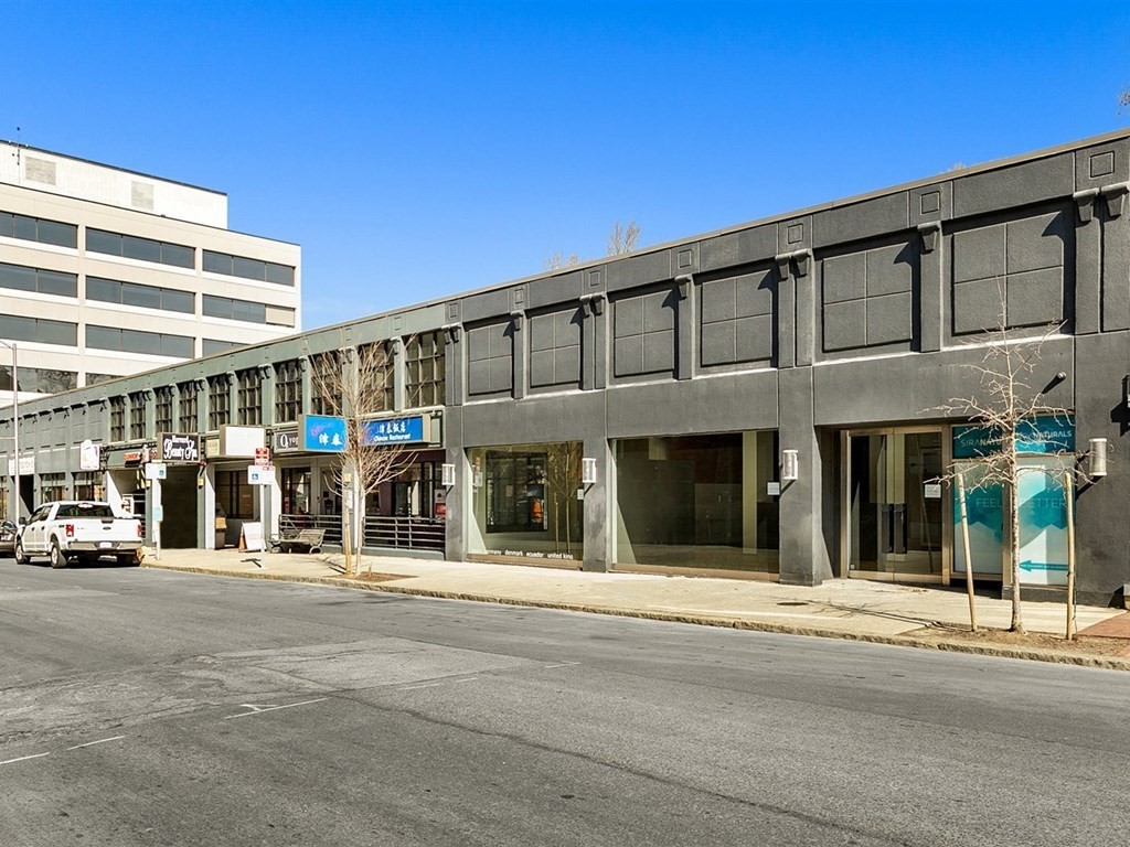 999 Massachusetts Ave Right — photo