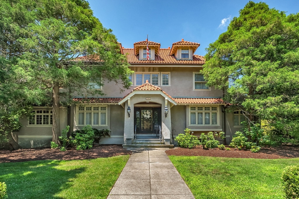 131 Fair Oaks Park — photo
